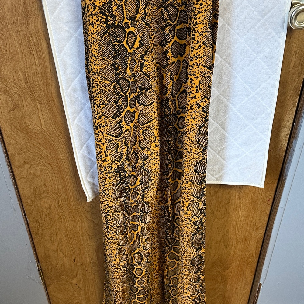 PrettyLittleThing Brown Snake Print Jumpsuit - Picture 5 of 5